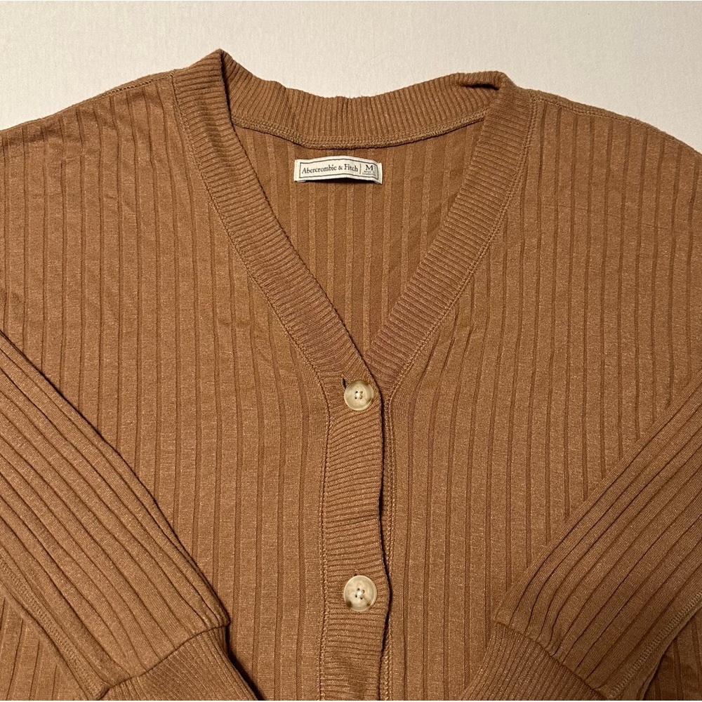 A&F Lightweight Ribbed Knit Cropped Cardigan - Picture 6 of 8
